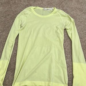 Lululemon long sleeve swiftly tech